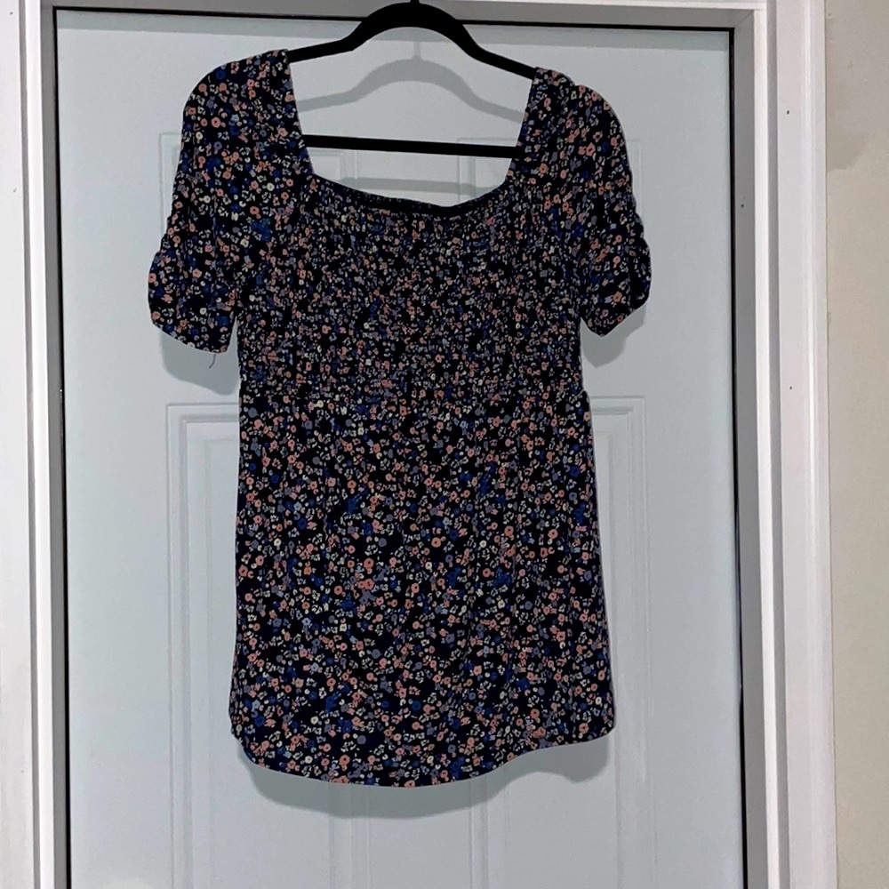 Ingrid and Isabel Maternity Short Sleeve Floral Shirt M